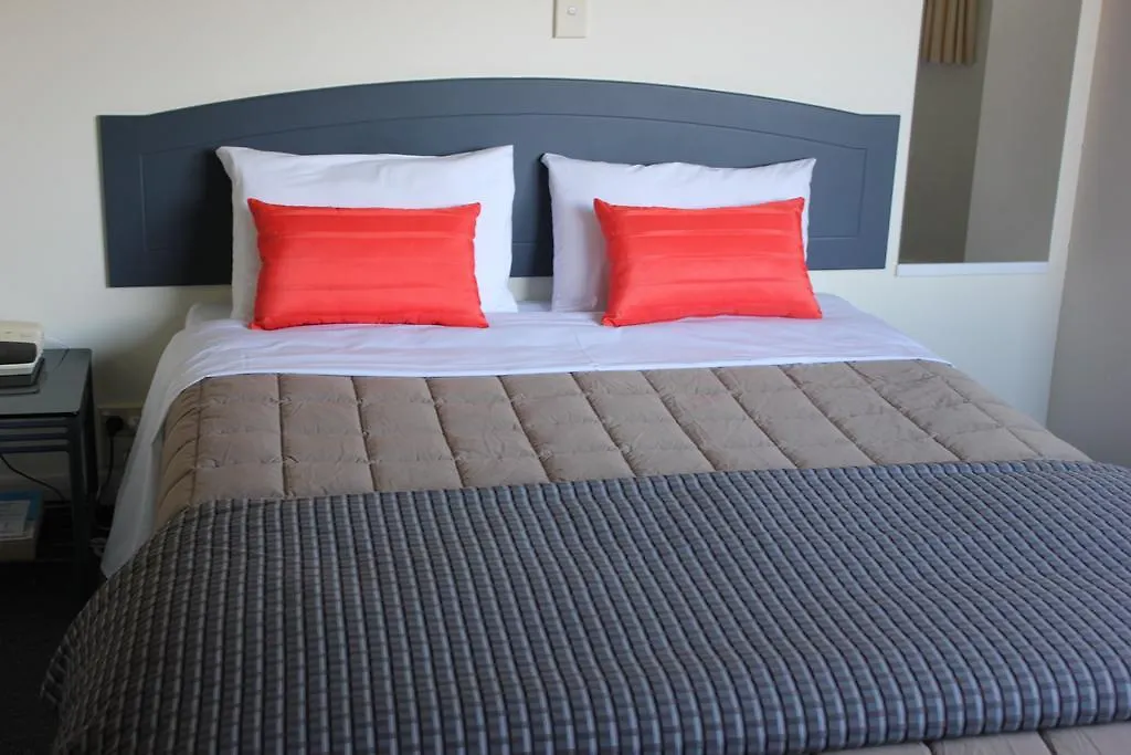 Baycourt Lakefront Motel Tauposee