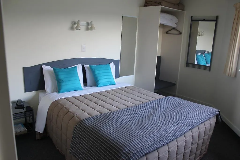 ****  Baycourt Lakefront Motel Taupo New Zealand