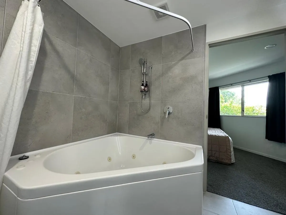 Baycourt Lakefront Motel Taupo