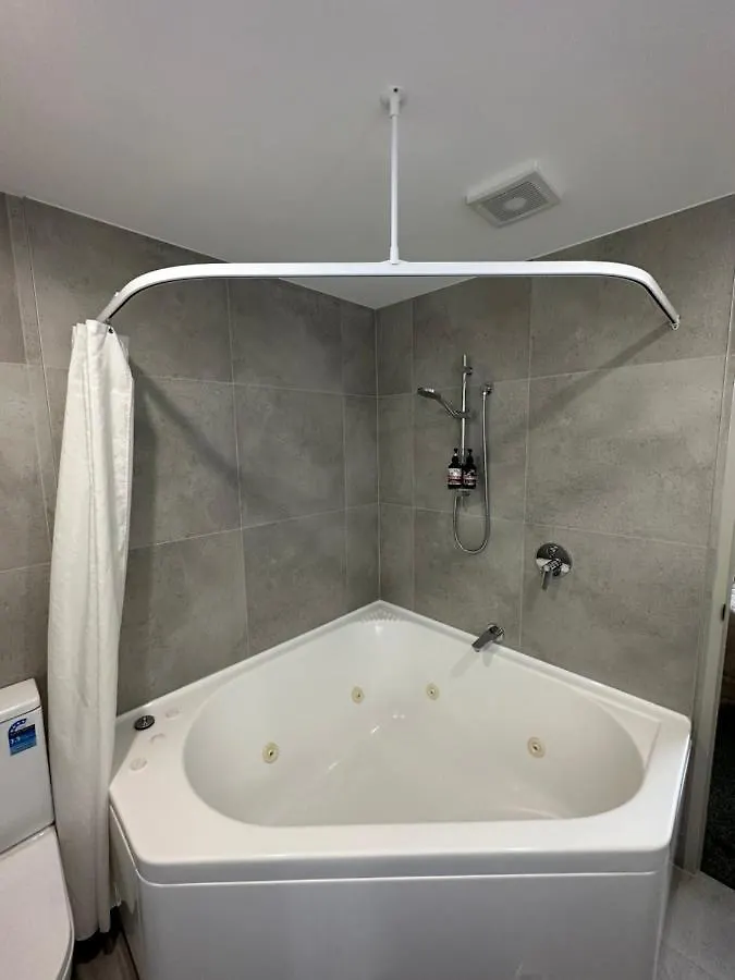 Baycourt Lakefront Motel Taupo