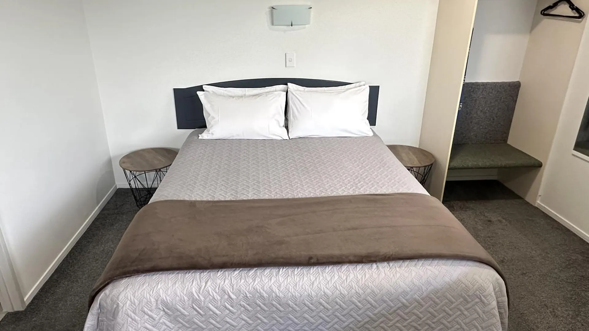 Baycourt Lakefront Motel Taupo 4*,