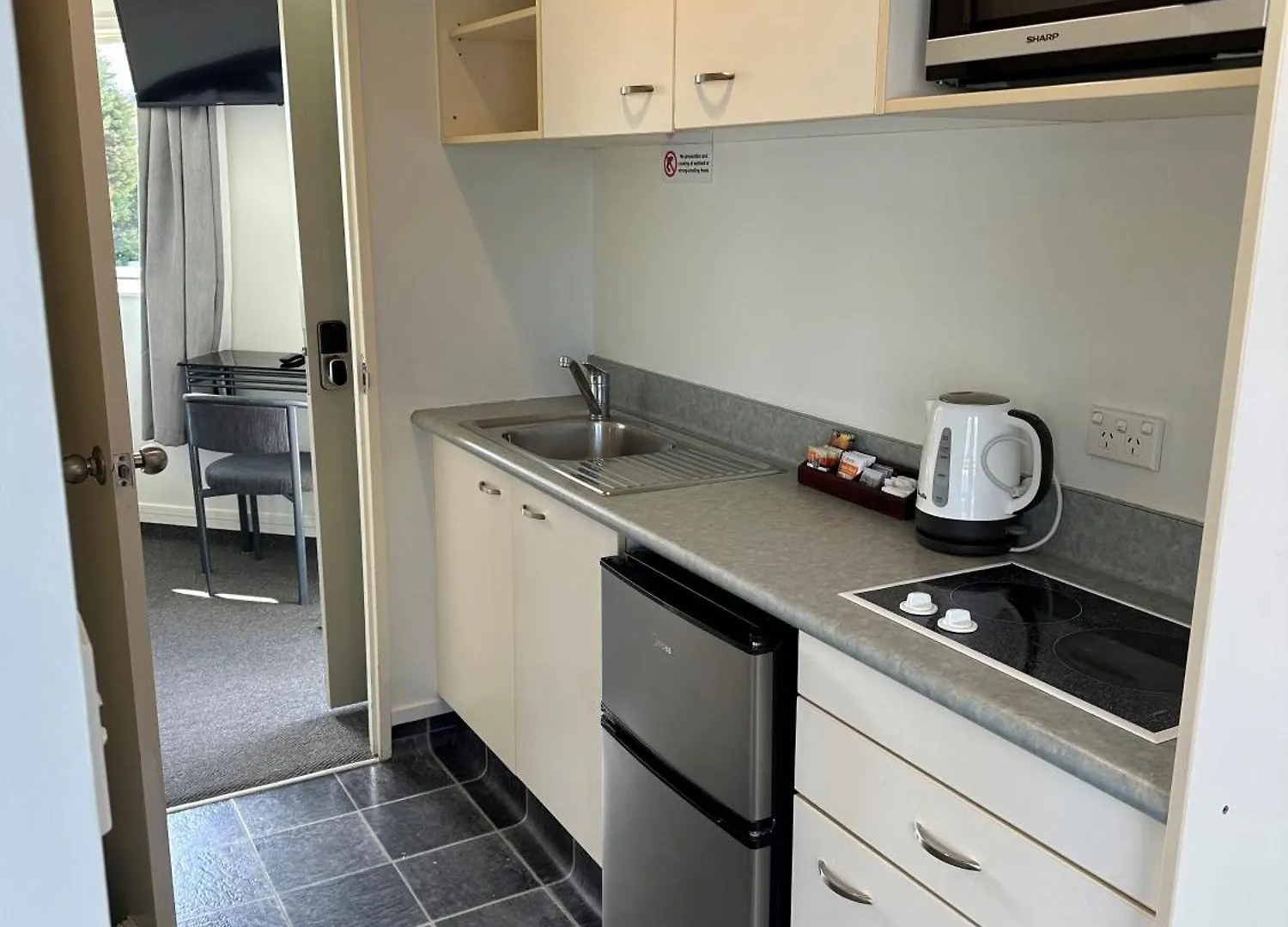 Baycourt Lakefront Motel Taupo New Zealand