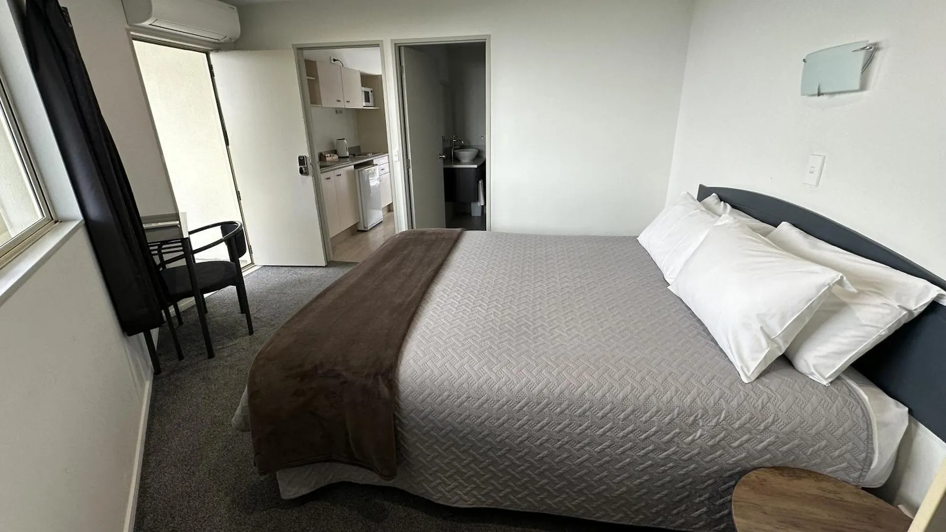 Baycourt Lakefront Motel Taupo