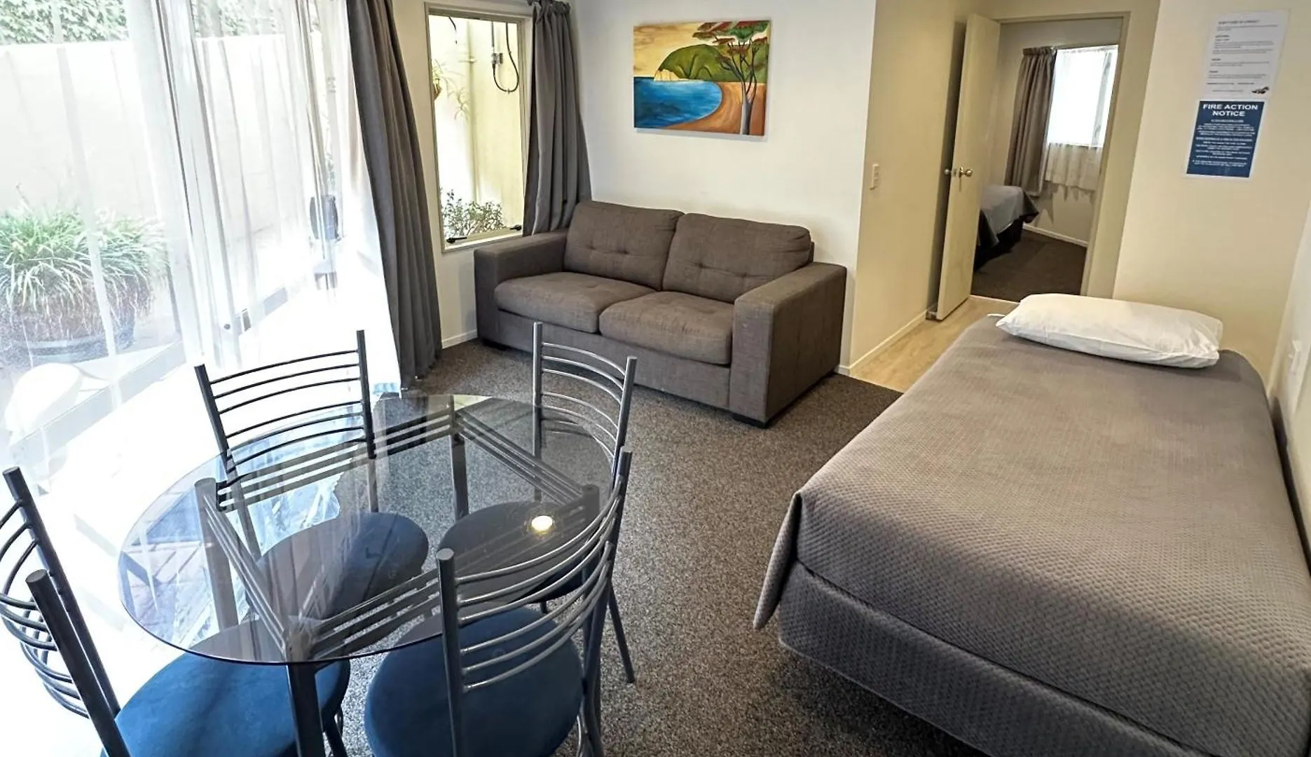 Baycourt Lakefront Motel Taupo 4*,