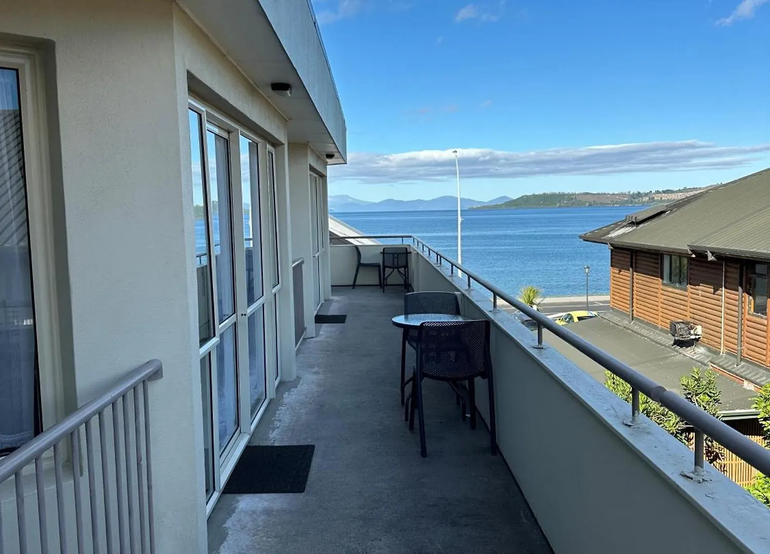 ****  Baycourt Lakefront Motel Taupo New Zealand