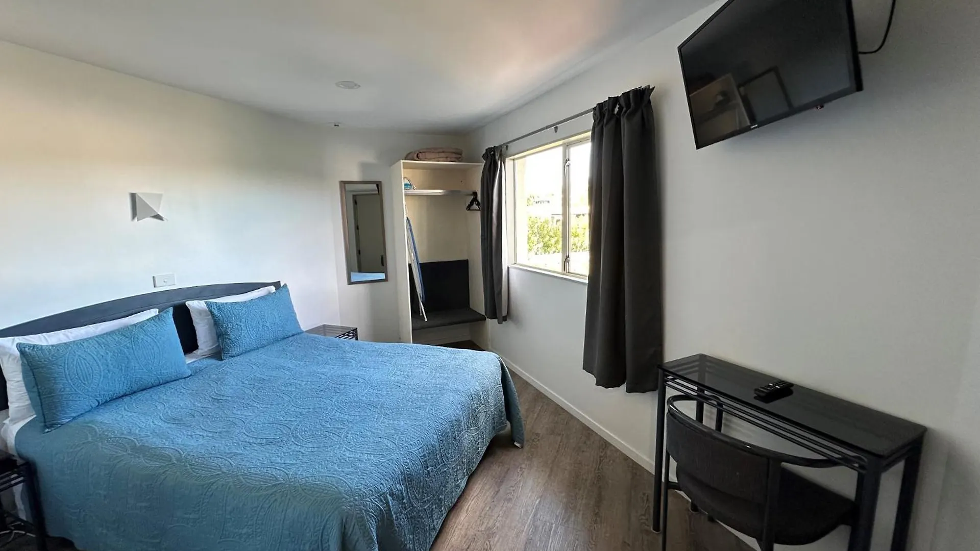 Baycourt Lakefront Motel Taupo 4*,  New Zealand
