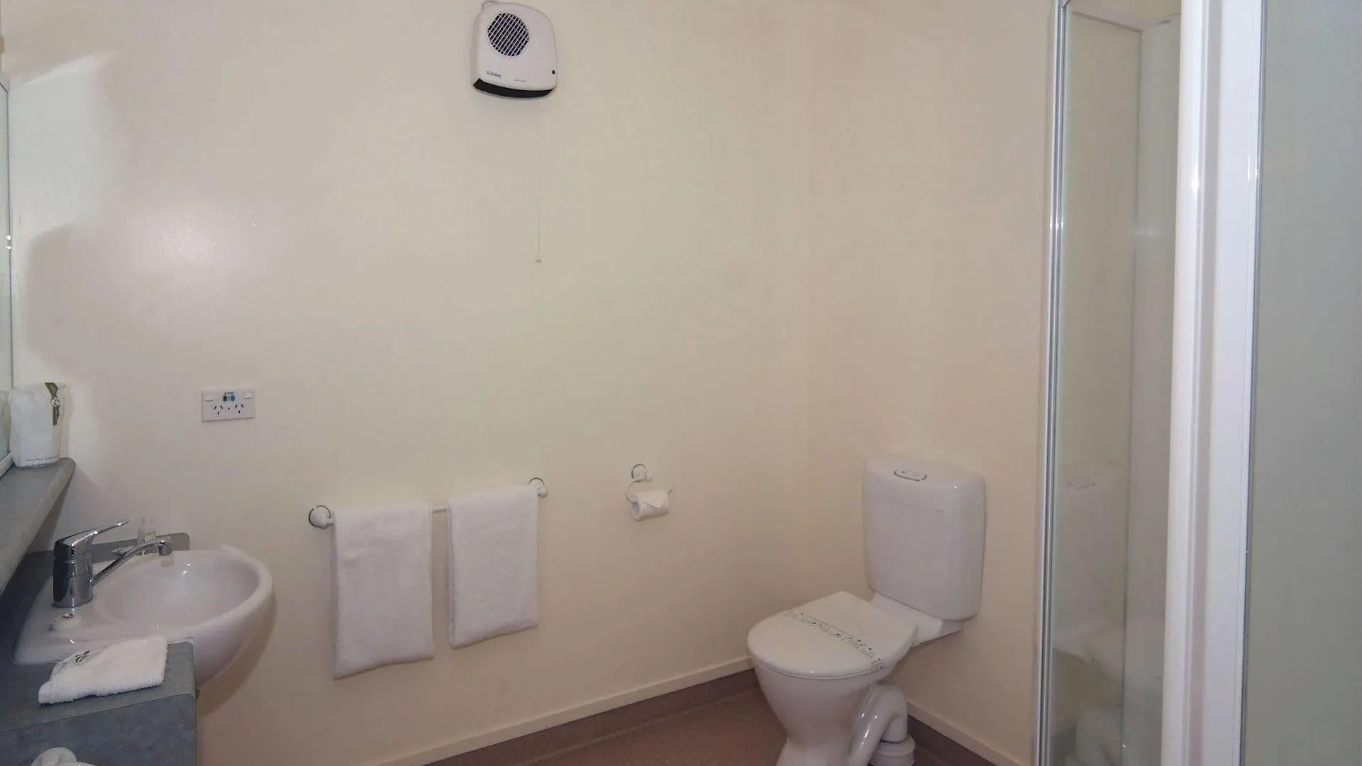Baycourt Lakefront Motel Taupo